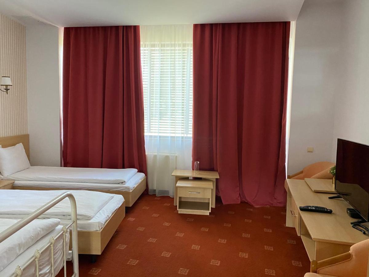 Hotel Andy Km 36 Букурещ Екстериор снимка