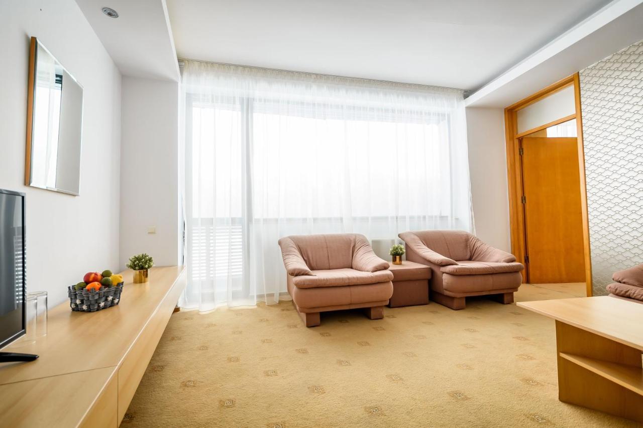 Hotel Andy Km 36 Букурещ Екстериор снимка