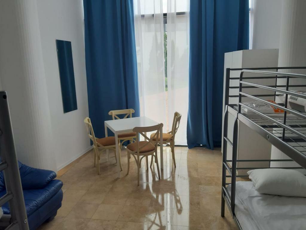 Hotel Andy Km 36 Букурещ Екстериор снимка